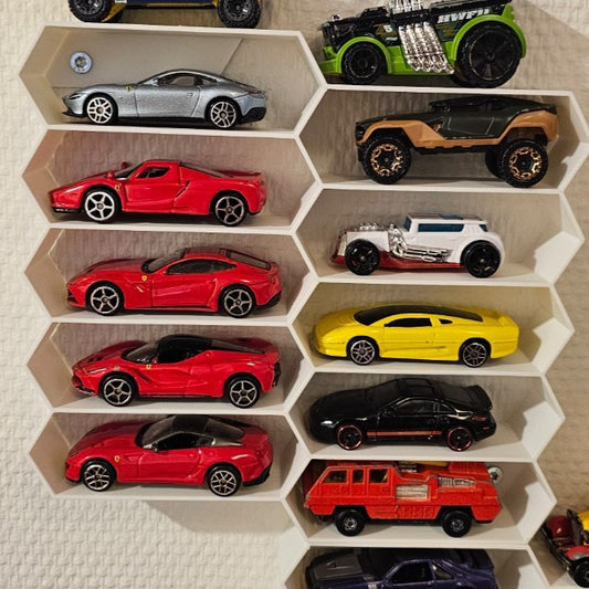 Hot Wheels - Honeycomb Display Shelf - 10 Car Holder - Wall Mount Storage Rack Sentosa