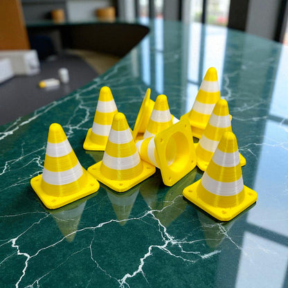 Miniature Traffic Cones Set (2.5 cm Height) - Stackable Tiny Road Cones for Dioramas, Hot Wheels Displays & Desk Decor Sentosa
