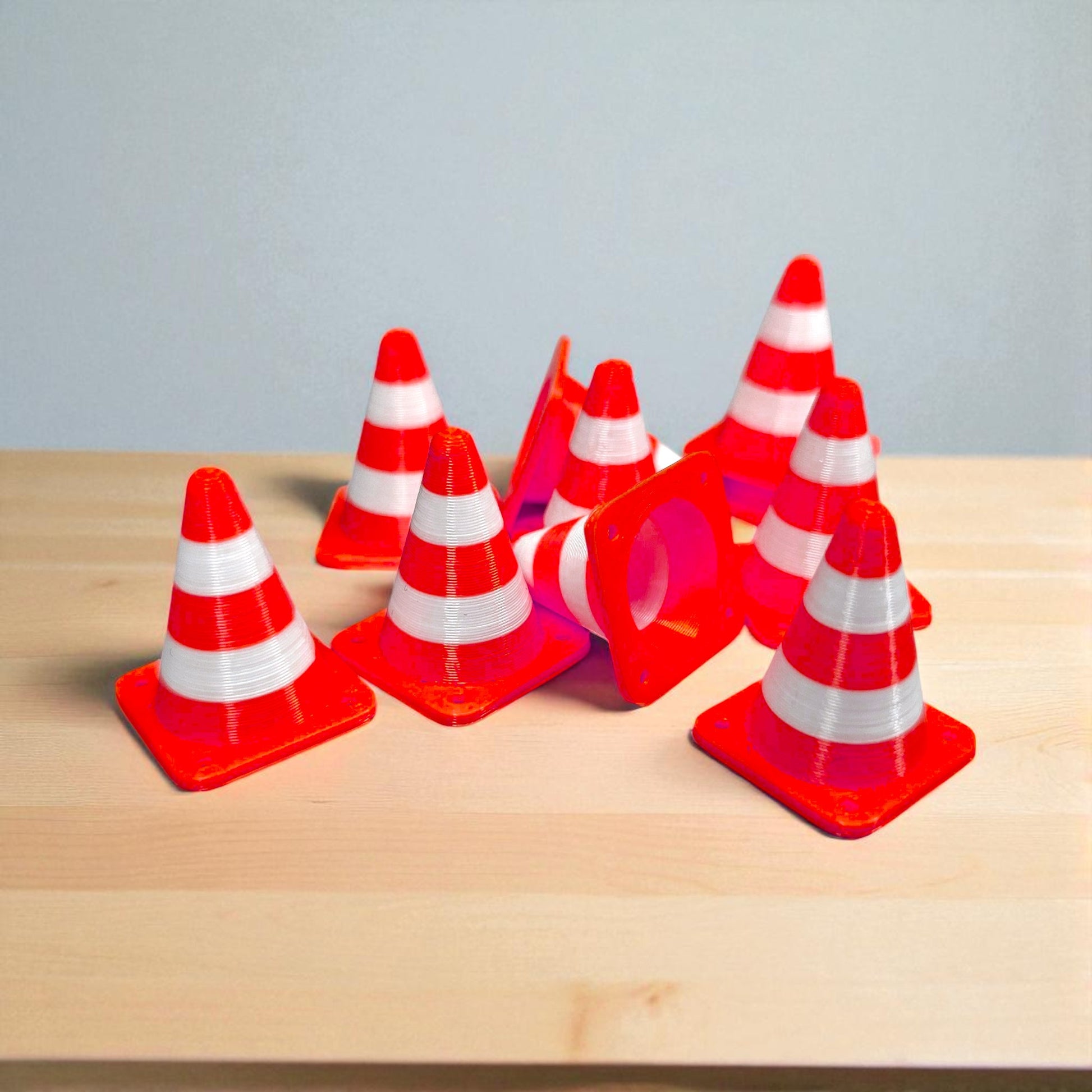 Miniature Traffic Cones Set (2.5 cm Height) - Stackable Tiny Road Cones for Dioramas, Hot Wheels Displays & Desk Decor Sentosa