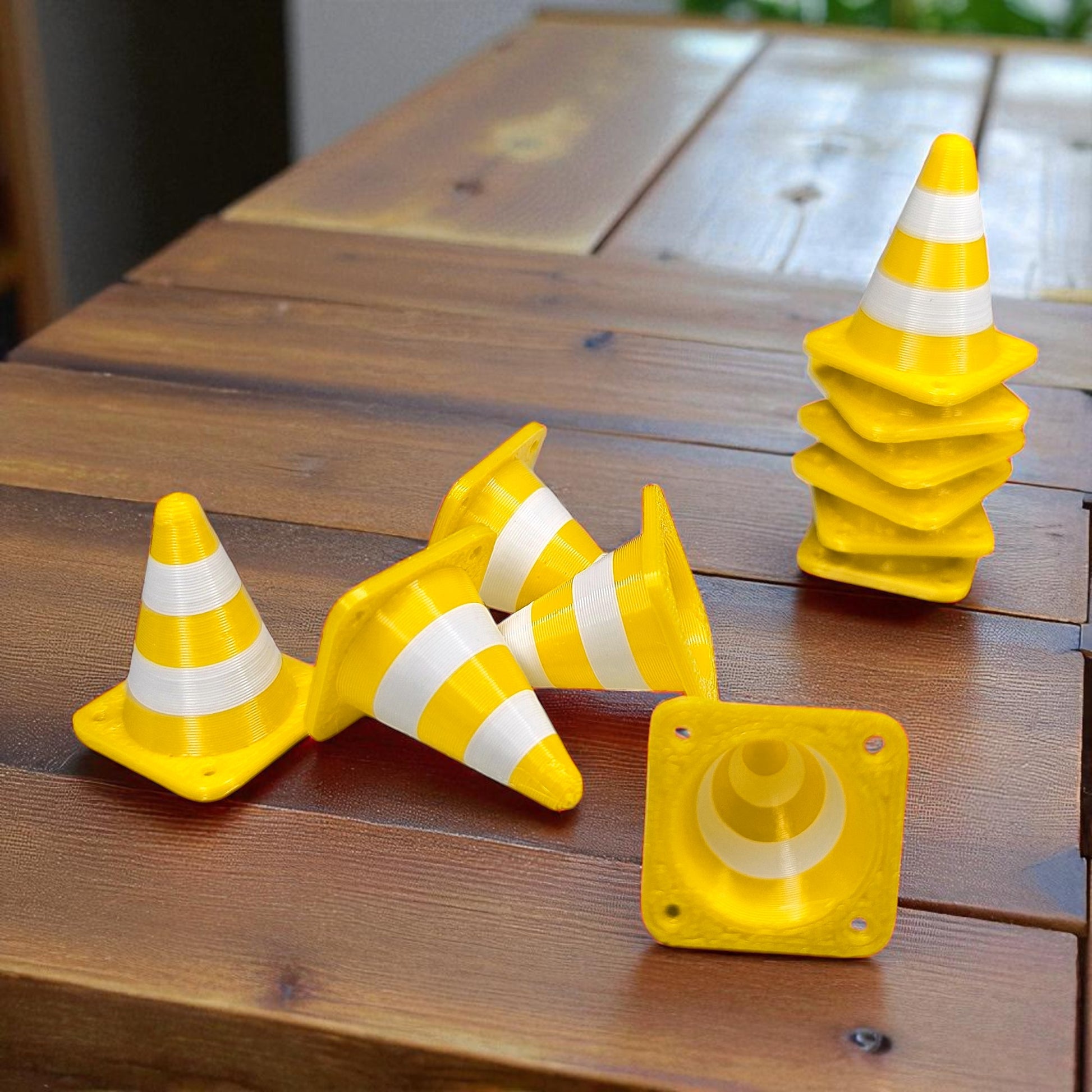 Miniature Traffic Cones Set (2.5 cm Height) - Stackable Tiny Road Cones for Dioramas, Hot Wheels Displays & Desk Decor Sentosa