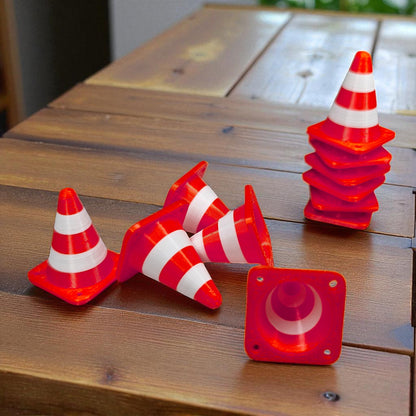 Miniature Traffic Cones Set (2.5 cm Height) - Stackable Tiny Road Cones for Dioramas, Hot Wheels Displays & Desk Decor Sentosa