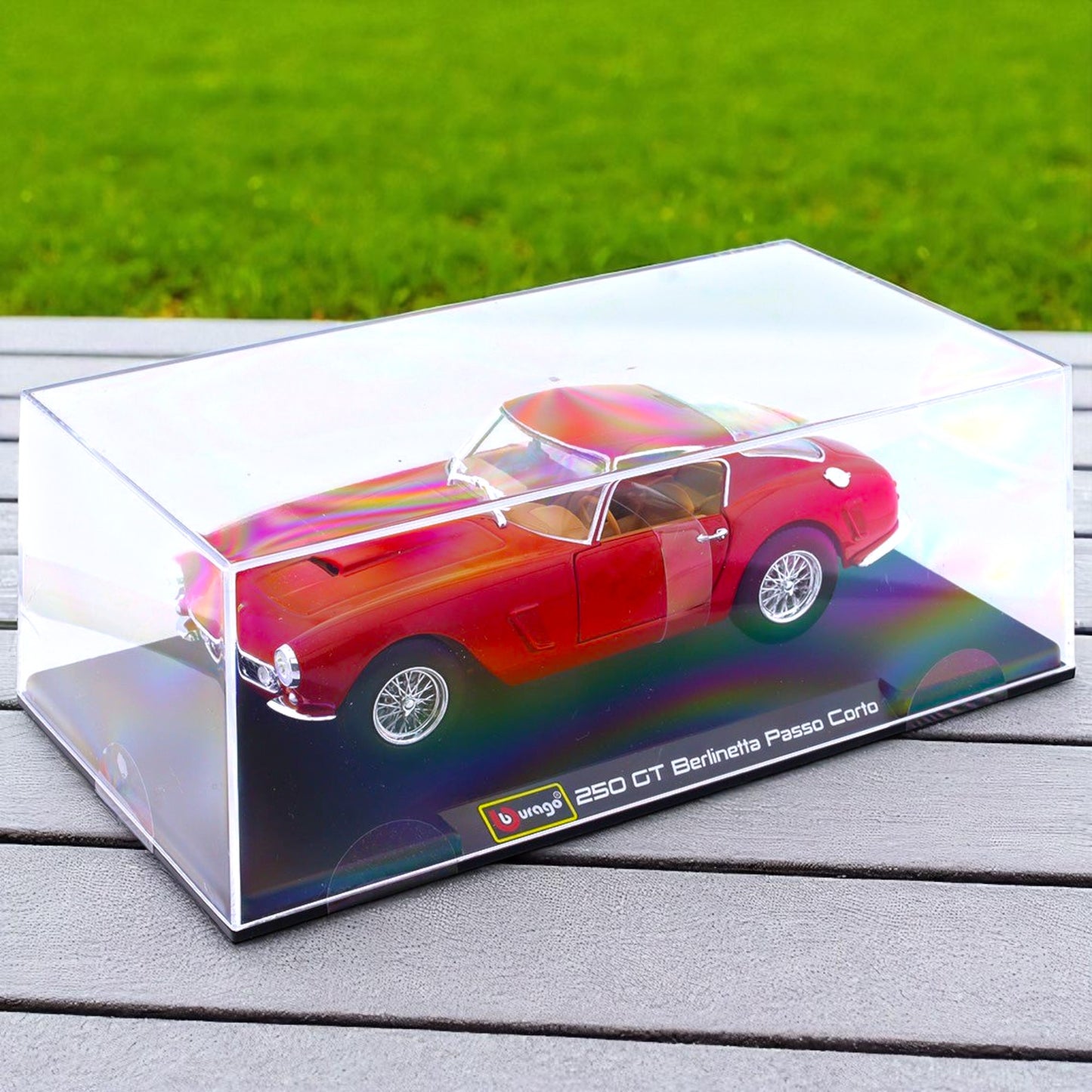 Bburago Ferrari 250 GT Berlinetta Passo Corto 1:24 Scale Red Die-Cast Model Car With Clear Display Case & Stand – Collector’s Edition Bburago