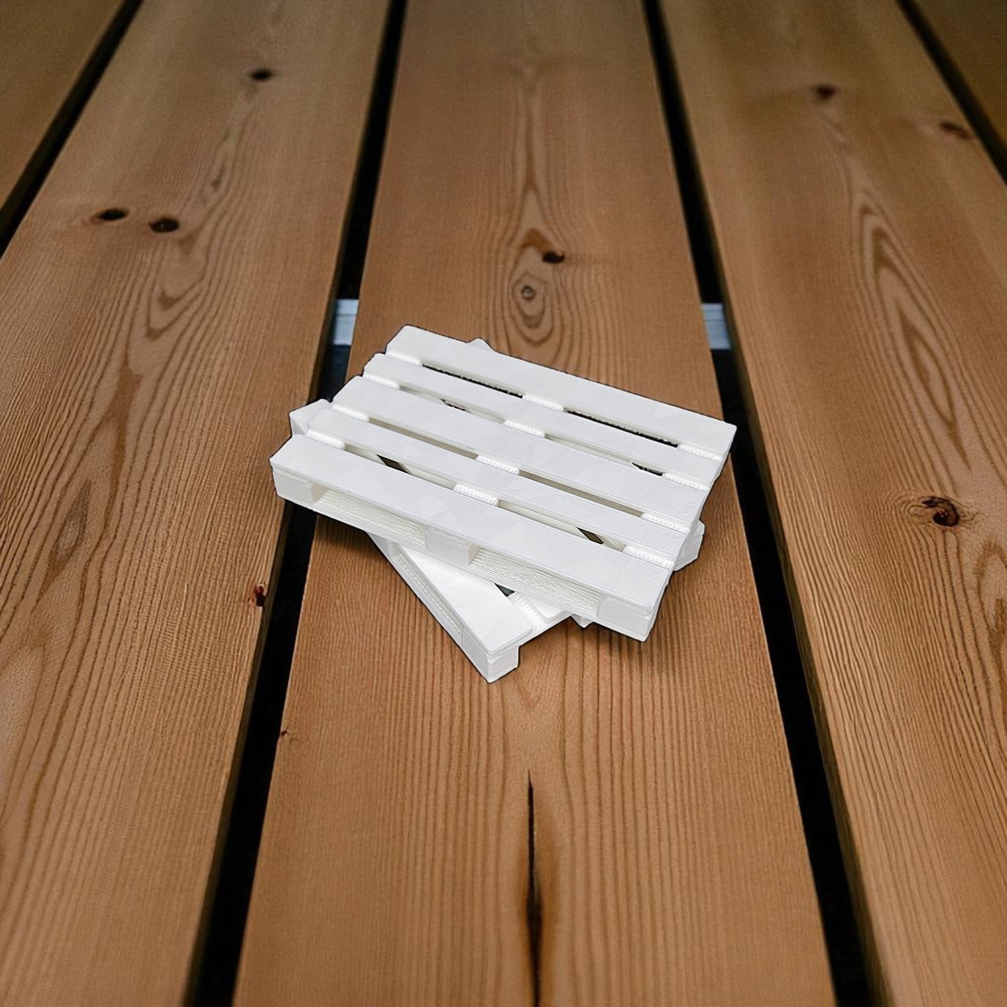 Miniature Wooden Pallets Set (Pack of 4) - 5 cm x 7 cm Scale Pallets for Dioramas, Warehouse Displays & Miniature Scenes (2 Brown + 2 White) Sentosa