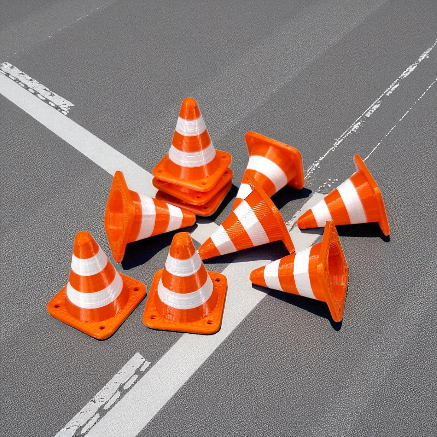 Miniature Traffic Cones Set (2.5 cm Height) - Stackable Tiny Road Cones for Dioramas, Hot Wheels Displays & Desk Decor Sentosa