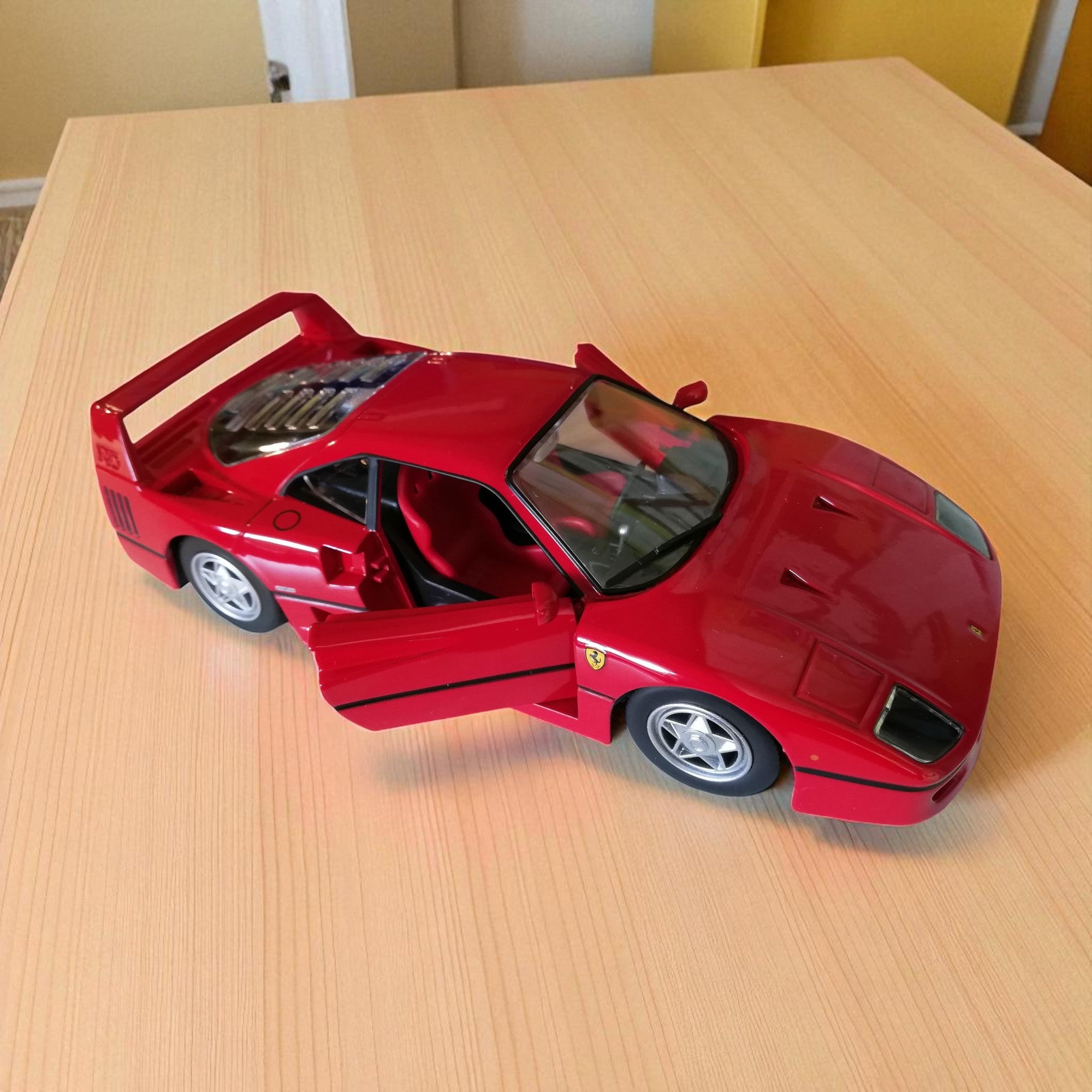 Bburago Ferrari F40 - 1:24 Scale Red Die-Cast Model Car With Clear