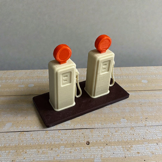 Miniature Vintage Fuel Pump Set - Tiny Petrol Pump Model for Dioramas, Desk Decor & Scale Displays (Car Not Included) Sentosa